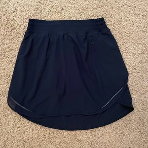 LULULEMON Hotty hot HR skirt *long SIZE 6 NAVY